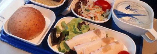 飞机上饮料和食物是免费的吗