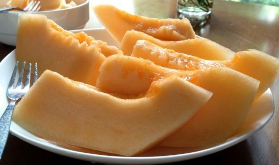 哈密瓜切开了第二天还能吃吗