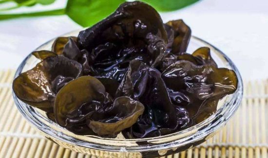 木耳发霉了洗干净可以吃吗