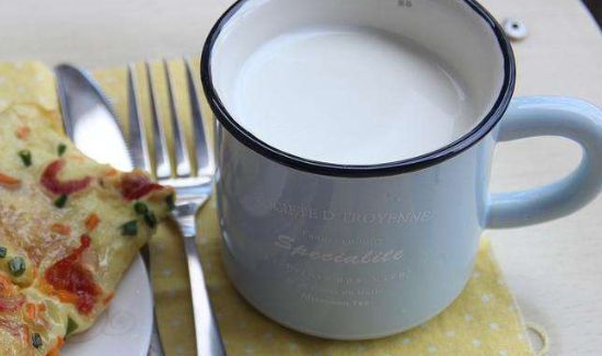 纯牛奶和桃子可以一起榨汁吗