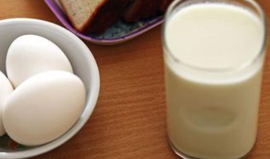 早餐空腹喝纯牛奶可以吗