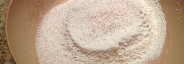 面粉里面有白色的小虫还可以吃吗