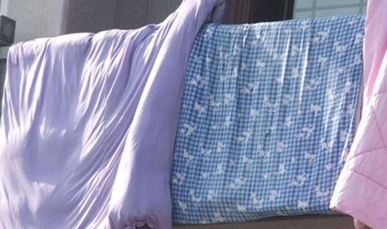 晒过的被子要晾凉才放衣柜吗