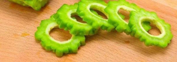 苦瓜里的籽是红色的可以吃吗