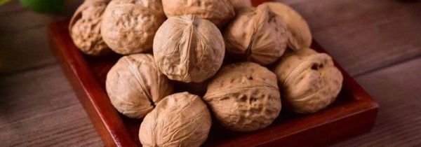 剥核桃弄一手黑怎么洗