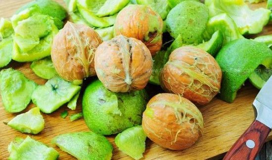 剥核桃弄一手黑怎么洗