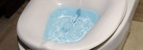 马桶最下面的污垢怎么去除