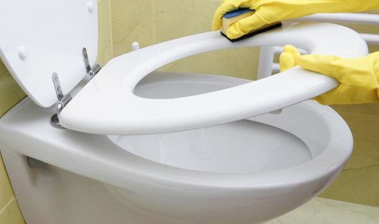 马桶最下面的污垢怎么去除