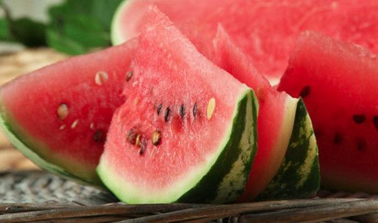 西瓜用保鲜膜包住放第二天可以吃吗