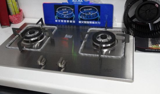 燃气灶中间小圈不出火是什么原因