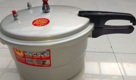 高压锅盖子错位卡住打不开