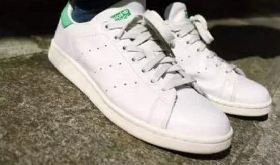 阿迪贝壳鞋发黄怎么清洗