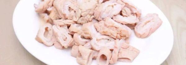 猪大肠里面的油要撕掉吗