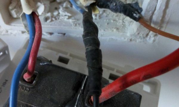 红蓝线哪个是火线