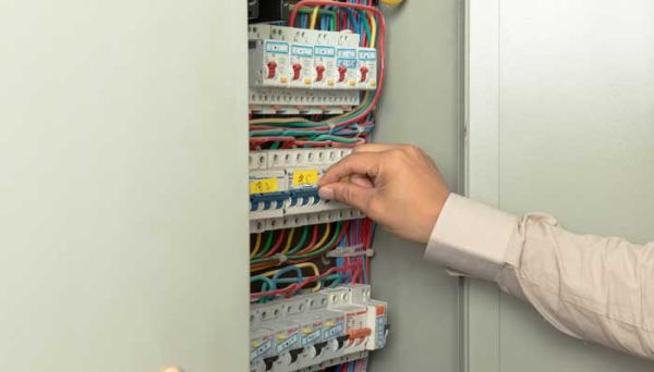 强电是什么意思 强电指的是