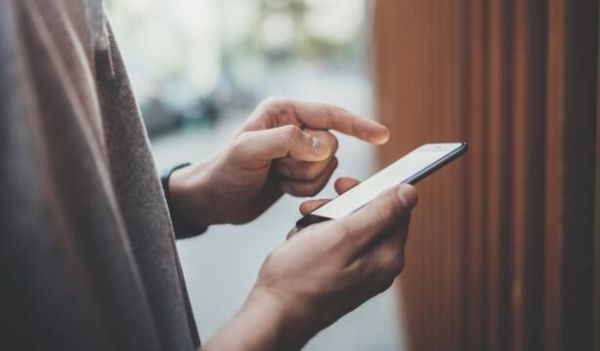 打雷可以打电话吗 打雷可以玩手机吗