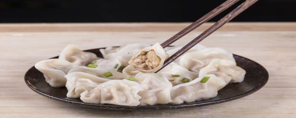 包饺子的由来 包饺子的由来和寓意是什么