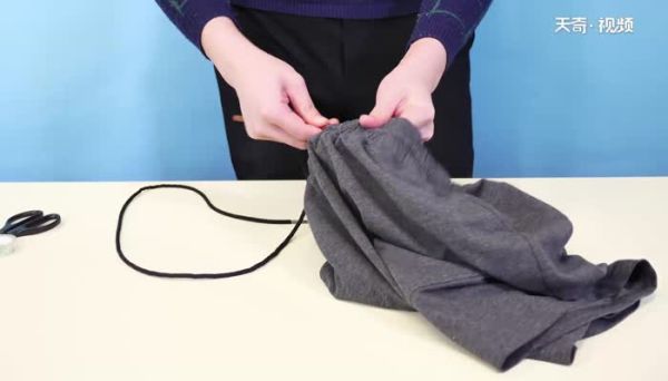 裤腰带怎么穿进去 如何穿运动裤裤腰带