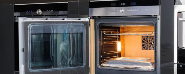 如何清理烤箱内部油渍 烤箱的油渍怎么清洗