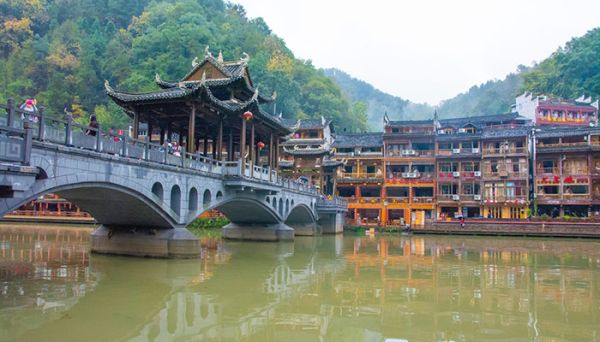 凤凰古城在哪 凤凰古城在哪个城市