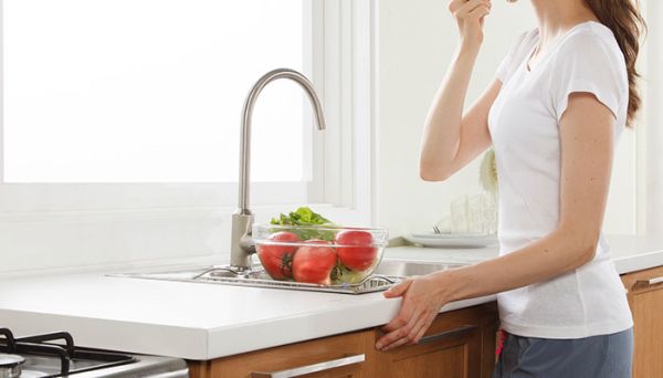 白衣服发黄洗白小窍门 白衣服发黄洗白小窍门是啥