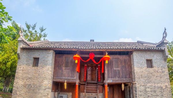 南方干栏式建筑主要分布在什么地区 干栏式建筑为什么分布在南方