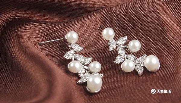 锆石是什么 怎样快速分辨锆石和钻石