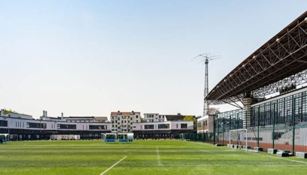 一个足球场等于几亩地 足球场场地标记