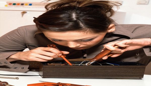 老式保险丝是什么材料 老式保险丝是什么材料制成