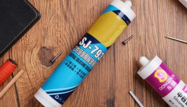 墙布胶水哪种最环保 墙布最好的胶水