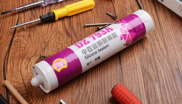 墙布胶水哪种最环保 墙布最好的胶水