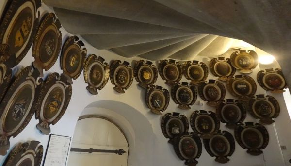 勋章是什么材质 勋章是什么材料做成的