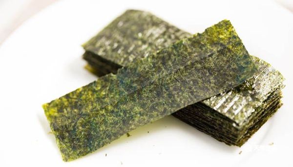 海苔属于海鲜之类的吗 海苔的原料是什么