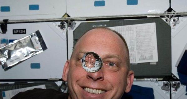 人在太空为什么不能流泪?