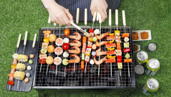 野外烧烤需要准备什么 野外烧烤必备物品清单