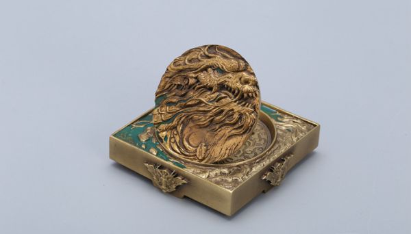 共和国勋章是金的吗 共和国勋章是不是金的