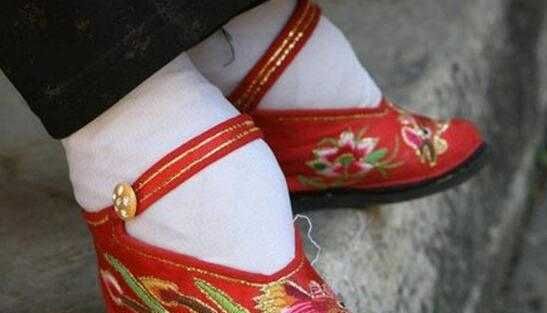 古代女子为什么要裹脚?