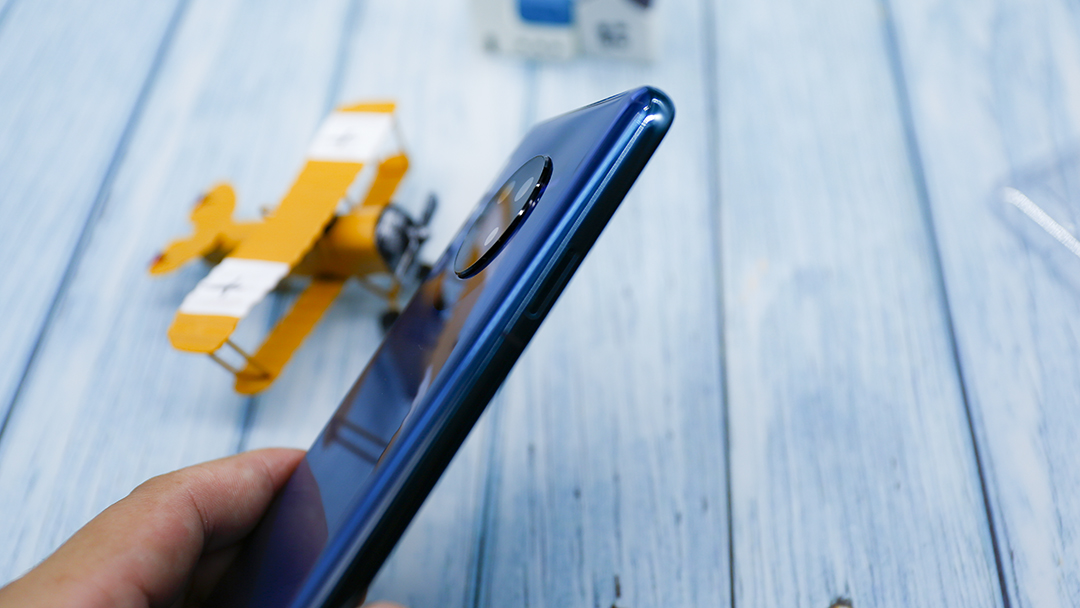 华为mate30后摄像头凸起吗