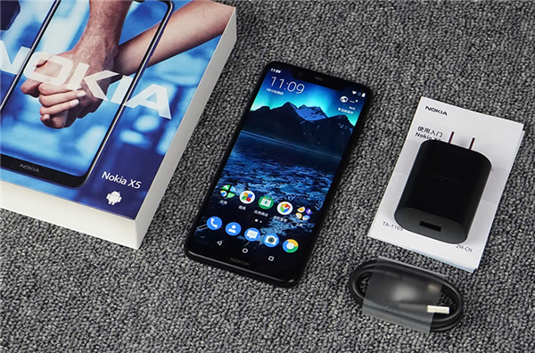 诺基亚x5中安装手机卡详细操作步骤