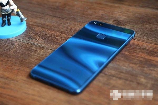 华为nova青春版和荣耀8青春版什么区别？华为nova青春版和荣耀8青春版区别和对比介绍