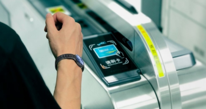 苹果iOS11.3公交卡换机是否会退卡退钱？ 苹果手机公交卡刷地铁是否需要手机解锁？