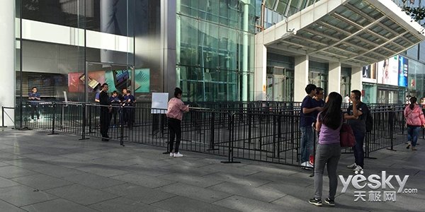 iPhone8红色多少钱