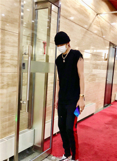 小米8青春版有几款颜色？颜色种类及配置一览