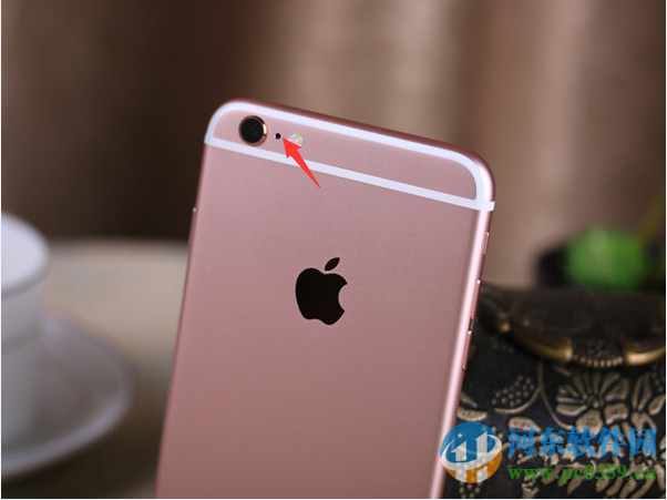 iphone摄像头旁边的小孔是什么?