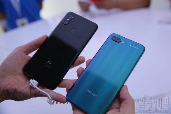 小米8和荣耀10那个好,两者的区别和对比。