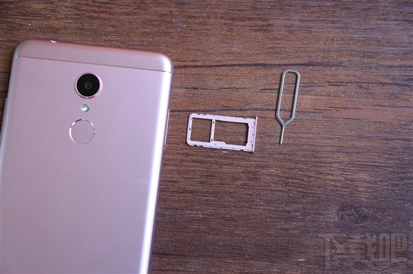 红米5怎么装卡/插卡？红米5手机SIM卡安装教程