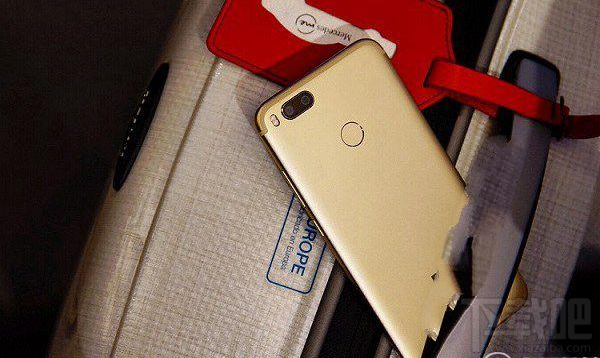 小米5X后盖怎么打开？小米5X怎么拆机？