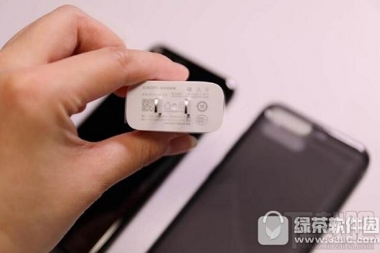 小米6陶瓷和玻璃区别是什么 小米6玻璃版和陶瓷版对比评测
