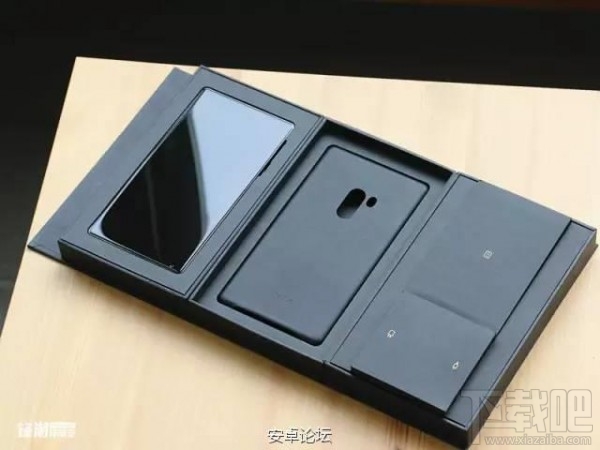 小米MIX白色版怎么样？小米MIX白色和黑色对比图鉴