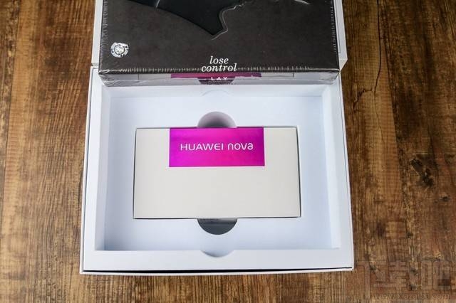 华为nova张艺兴定制版怎么样?华为nova张艺兴定制版和普通版区别